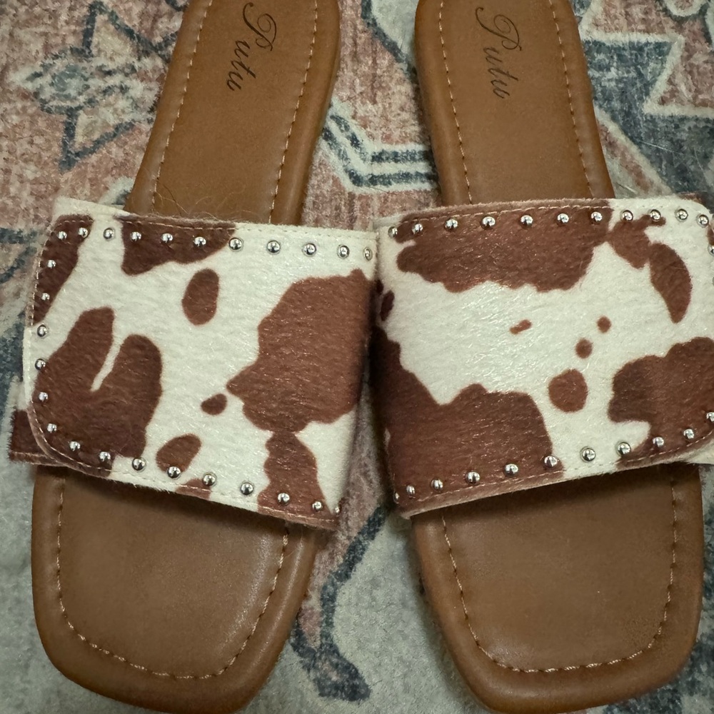 Source Unknown Brown and White Cow Print Sandals